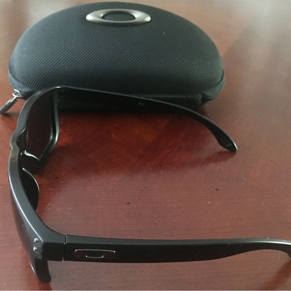 Used Oakley Holbrook size XL (140MM) sunglasses.Few small scuff marks(see photo) - Picture 2 of 6